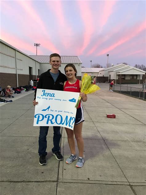 Track/runner promposal | Cute prom proposals, Cute promposals, Promposal