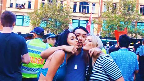 How To Kiss Hot Sexy Girls Kissing Prank Pranks On People Social Experiment Youtube