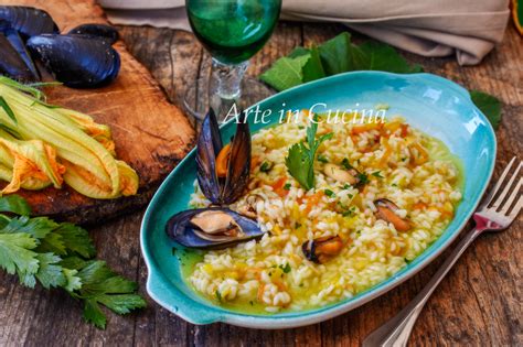 Il risotto zucca, gorgonzola e speck è un primo piatto saporito in cui la dolcezza della zucca viene bilanciata dal gusto più intenso del gorgonzola e dello speck. RISOTTO CON COZZE e fiori di zucca ricetta veloce con ...