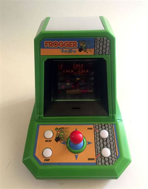 Frogger Mini Tabletop Video Arcade Game Excalibur Retro 2005 Electronic