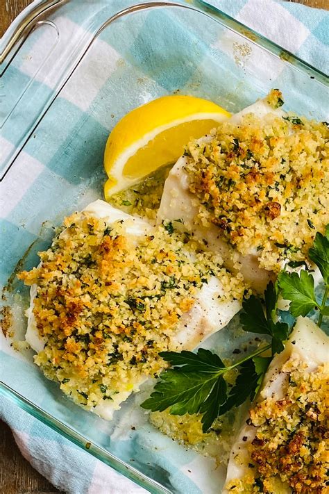 If you are looking for an easy oven baked cod, you really need to try this panko crusted cod recipe. Baked Cod with Crispy Garlic Herb Panko ~ amycaseycooks