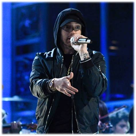Eminem Performs Medley Of Walk On Water Stan And Love The Way You Lie On