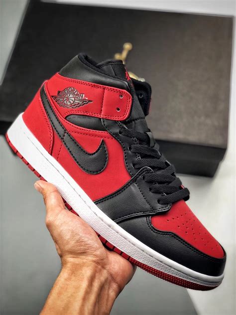 Air jordan 1 high, l'histoire. Air Jordan 1 Mid Rouge Noir 554724-610 Soldes | oreoover.com