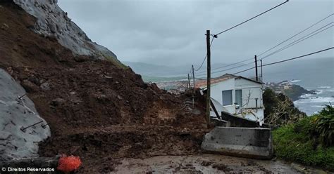 Government has resisted the closure of schools. Governo dos Açores compensa quebra de rendimentos por ...