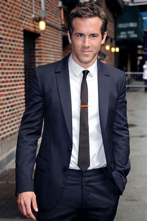 Pin By Renae Goldberg On Faces Ryan Reynolds Good Looking Men Sharp