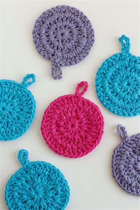 Bath pouf free crochet pattern. Make a Crochet Bath Scrubbie for Tub Time | Make and Takes