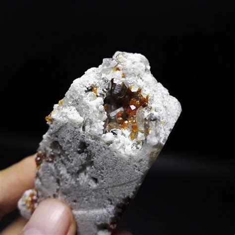 821g Natural Stones And Minerals Rock Specimen Garnet Rare Ore Unique