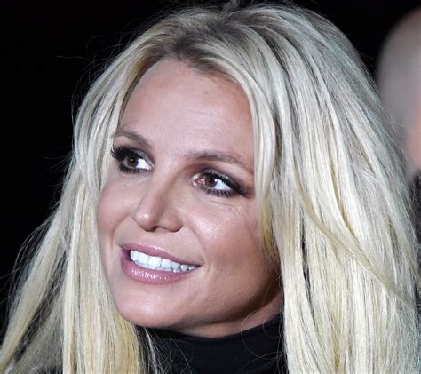 Britney Spears Sends Internet Into Total Meltdown As She Rolls Around Nude On Beach Easterneye