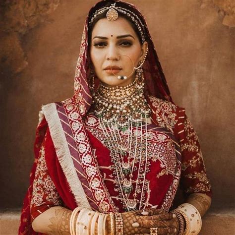 Rajasthani Bride Designed A Red Poshak For Her Wedding राजस्थानी