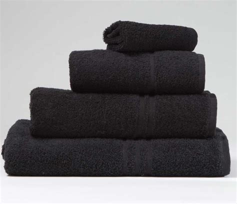 The bale comprises of 2 x face cloths, 2 x hand towels and 2 x bath towels which are perfect gift for a new homeowner or a bathroom makeover. Great Quality Blue Label, 500gsm Bath Towel in Black