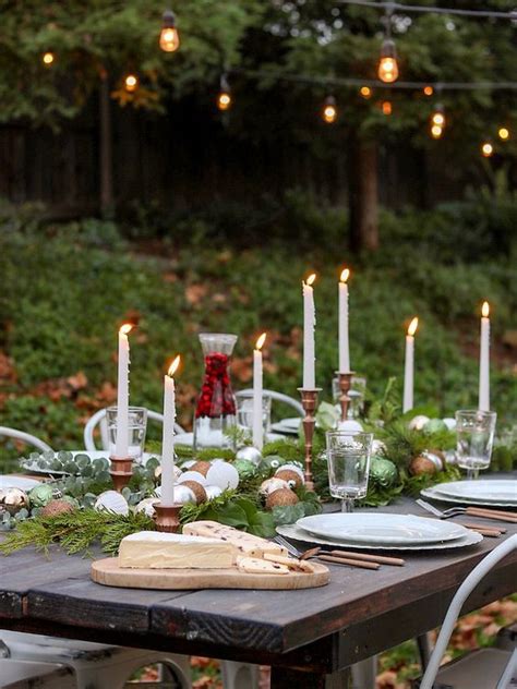 33 Beautiful Outdoor Christmas Table Settings Digsdigs