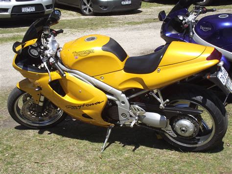 Triumph daytona 955i dimensions and frame. 2002 Triumph Daytona 955i Motor Bike | This is a Triumph ...