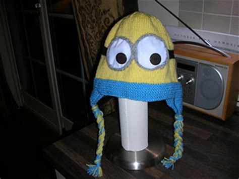 Because of the travelling yarn or intarsia in the tops, the inside tidiness isn't so important, so they are a pretty neat. Ravelry: "Despicable Me" Minion Earflap Hat pattern by The ...