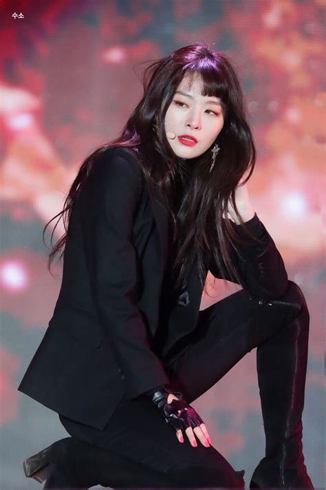 10 Photos That Prove Black Is The Sexiest Color On Red Velvet Seulgi