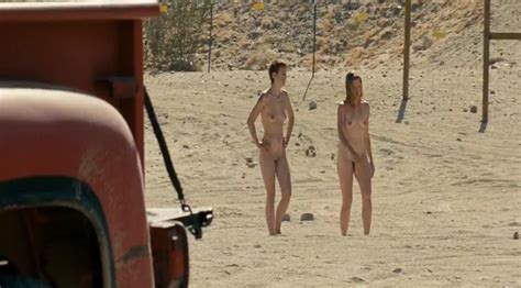 Unknown Nuda ~30 Anni In Into The Wild Nelle Terre Selvagge