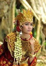 Baju adat jambi juga dinamakan pakaian adat melayu seperti propinsi lain di pulau sumatera. Pakaian Adat Jambi, Gambar, dan Keterangannya | Adat ...