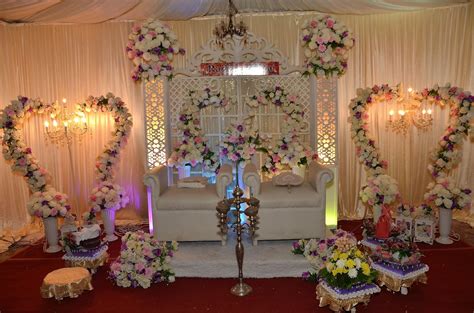 Ody & adi yang baru kenal selama 2 bulan ini mantap untuk melanjutkan hubungannya ke arah yang lebih serius karena merasa nyambung satu sama lain. Butik Pengantin De Lyda Andaman: CONTOH PELAMIN DAN BUAYAN ...