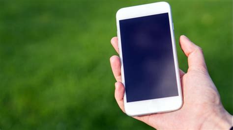 New Smartphone Coating Allows You To Read In Bright Sunlight