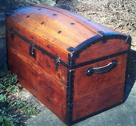 608 Restored Antique Dome Top Civil War Era Trunk For Sale Available