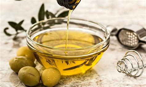 Para qué sirve el aceite de oliva con limón en ayunas
