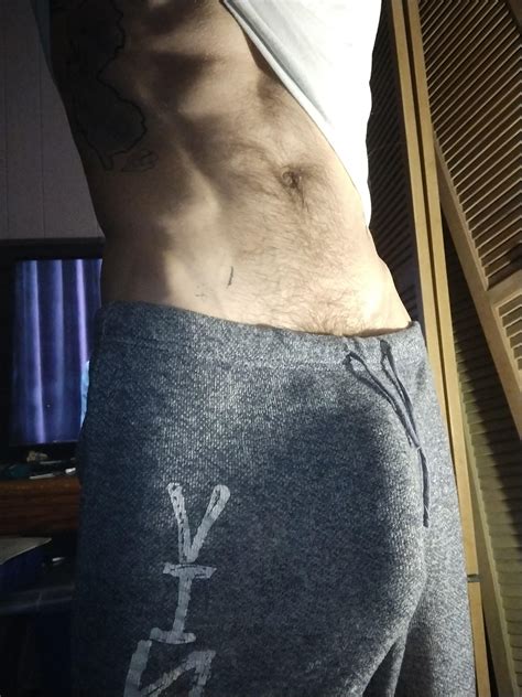 I'm only bulging because you keep staring at it : r/Bulges