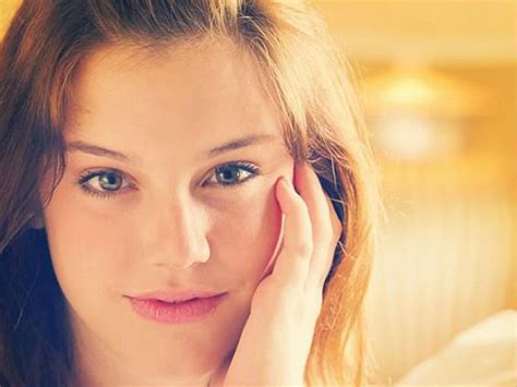 E, com ela, a novelinha trará uma nova história que terá um elenco renovado, com direito a dois novos protagonistas, que serão vividos por guilherme prates e alice wegmann. Alice Wegmann volta a Malhação como adolescente rebelde ...