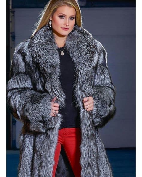 Instagram Post By Furlover • Aug 13 2018 At 4 09am Utc Fur Street Style Fur Fashion Coats