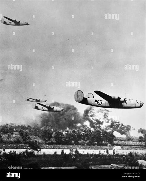Wwii B 24 Bomber Raid Nus Air Force B 24 Liberator Bomber Planes