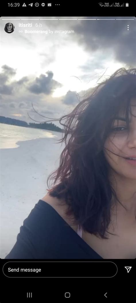 Raita Phail Gaya Sriti Jha Becomes A Sexy Mermaid Fans