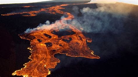 Mauna Loa The Worlds Largest Volcano In Hawaii Is Spewing Lava Again