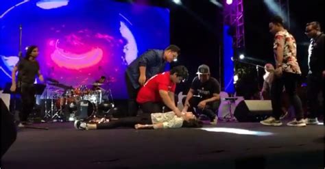 Maybe you would like to learn more about one of these? "Kami Ingin Mohon Maaf", - Vokalis Floor 88 'Rebah' Ketika ...