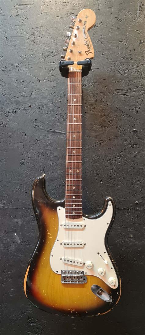 Fender Stratocaster 1969 3 Tone Sunburst Blackstone Music