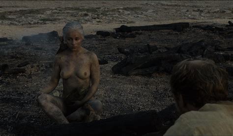 Голая Эмилия Кларк в Game Of Thrones