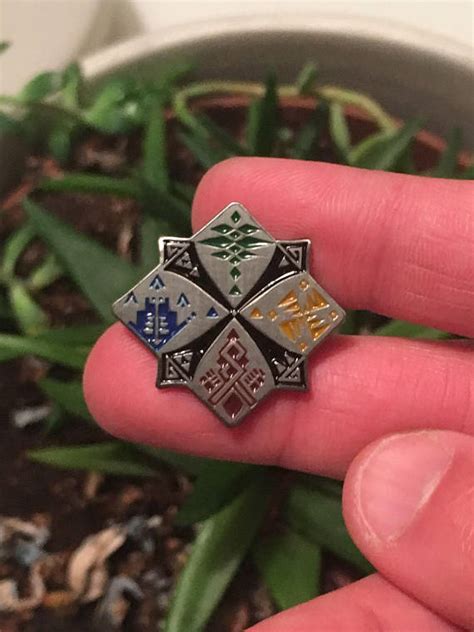 Fan Art Hunters Guild Crest Enamel Pin The Gonintendo Archives Gonintendo