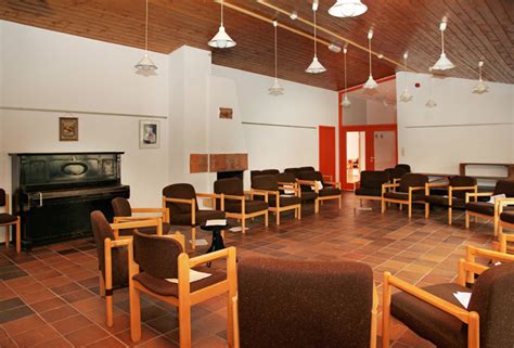 In zwei häusern mit 66 betten können seminare, freizeiten oder veranstaltungen jeglicher art für gruppen ab 15 personen gestaltet werden. Fritz-Emmel-Haus