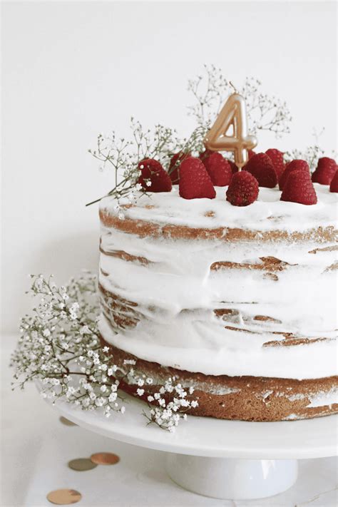 Le Naked Cake Ou Nude Cake Et Le Gateau Traditionnel De Mariage Aux
