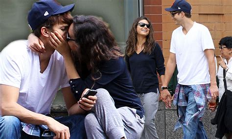 Ashton Kutcher And Mila Kunis Put On A Very Public Display Of Affection In Central Park