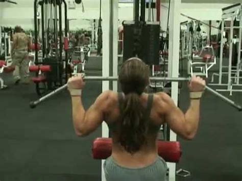 Female bodybuilding muscular women девушки качки бодибилдерши. Strong Muscle Woman back workout in gym - YouTube