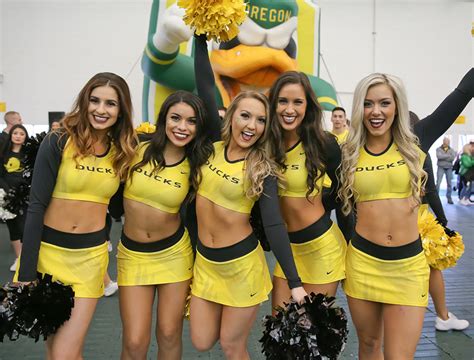 college cheerleaders in midst of mumps scare hot clicks sports illustrated