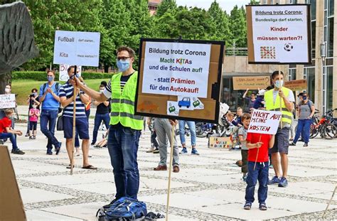 Protest In Ludwigsburg Eltern Demo „die Stadt Könnte Mehr Tun