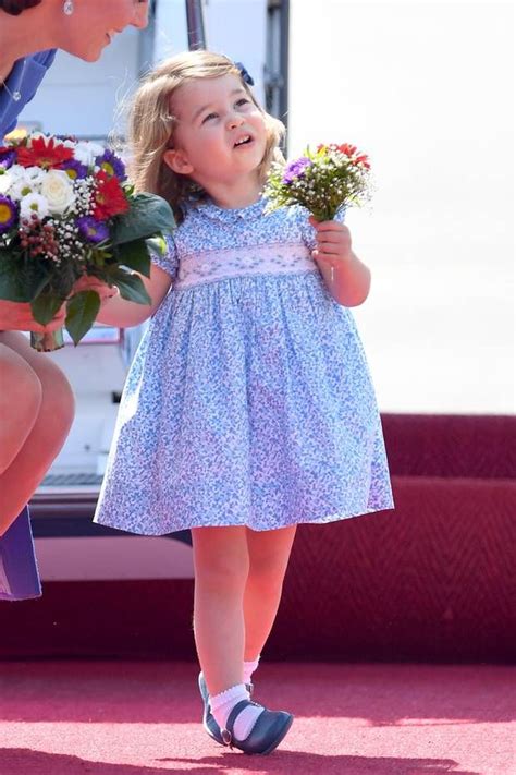 Prinzessin charlotte hatte ein hellblaues kleid an, ihre mutter kate trug ein cremefarbenes kleid. Pin auf Styles for Kids - coole Kleidung für Kinder