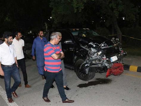 اسلام آباد ٹریفک پولیس تیز رفتاری کے باعث حادثات پر قابو پانے میں ناکام کیوں؟ Urdu News اردو