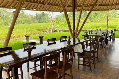 Foto Restoran Tepi Sawah Di Yogyakarta Bersantap Sambil Nikmati