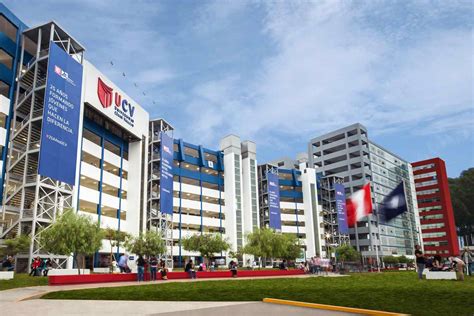 La universidad el bosque denunció que fue víctima de un ataque informático en la madrugada de este lunes por parte de individuos no identificados hasta el momento se conoce que todas las redes de la universidad están totalmente controladas por este grupo delincuencial. Universidad César Vallejo - Lima Norte