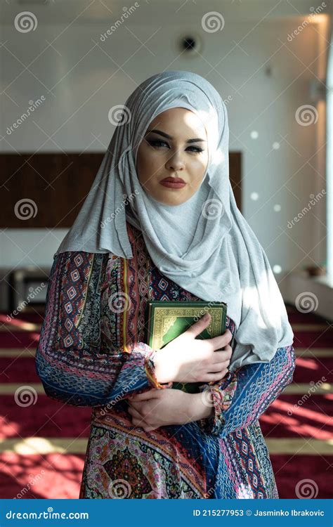 Beautiful Muslim Woman Taking The Quran Stock Image Image Of Portrait Mubarak 215277953