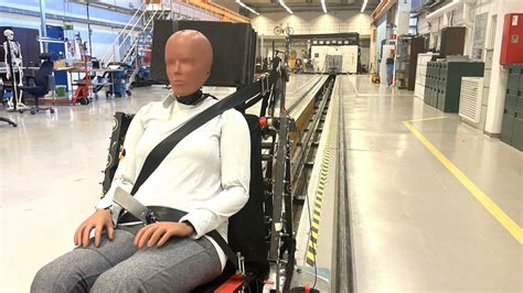 Les Ing Nieurs Ont Enfin D Velopp Le Premier Mannequin De Crash Test