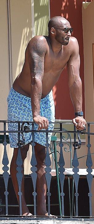 NBA Legend Kobe Bryant Shirtless On Italian Vacation Daily Mail Online