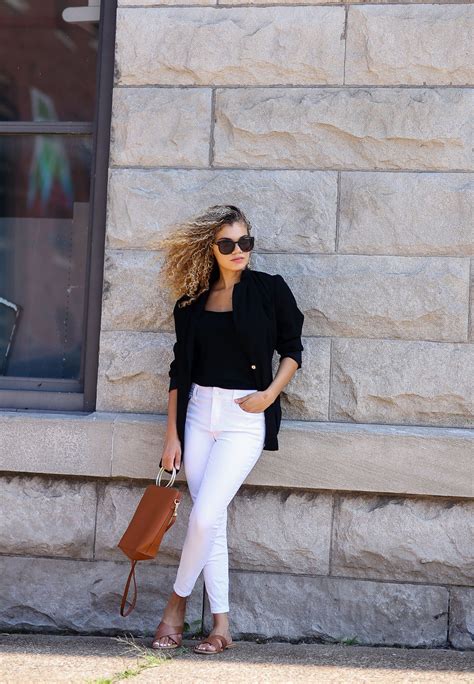 6 Stylish Outfit Ideas On How To Wear White Jeans In Spring How To Wear White Jeans Fashion
