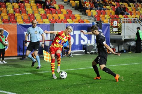 The match begins in 18:30 (moscow time). Mecz Cracovia - Jagiellonia Białystok ONLINE. Gdzie ...
