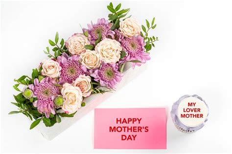 Happy Mothers Day Greeting Card On Flowers Background Top View Creative Commons Bilder